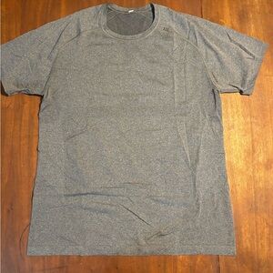 Men’s gray lululemon shirt